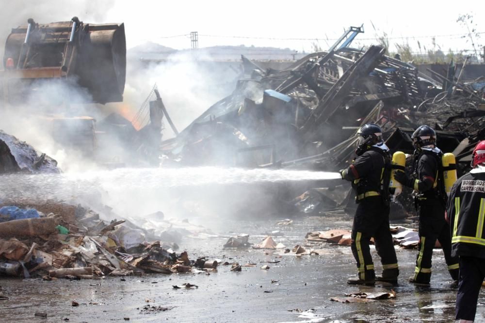 Incendio en una chatarrería de La Unión