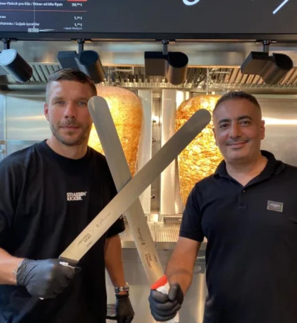 Podolski, en una imagen promocional de su negocio