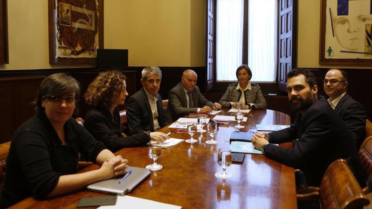 Sesión constitutiva de la ponencia conjunta sobre la reforma del reglamento del Parlament.