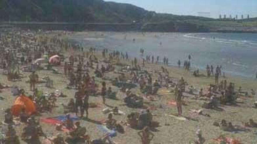 Cerradas al baño las playas de San Juan de Nieva y Salinas