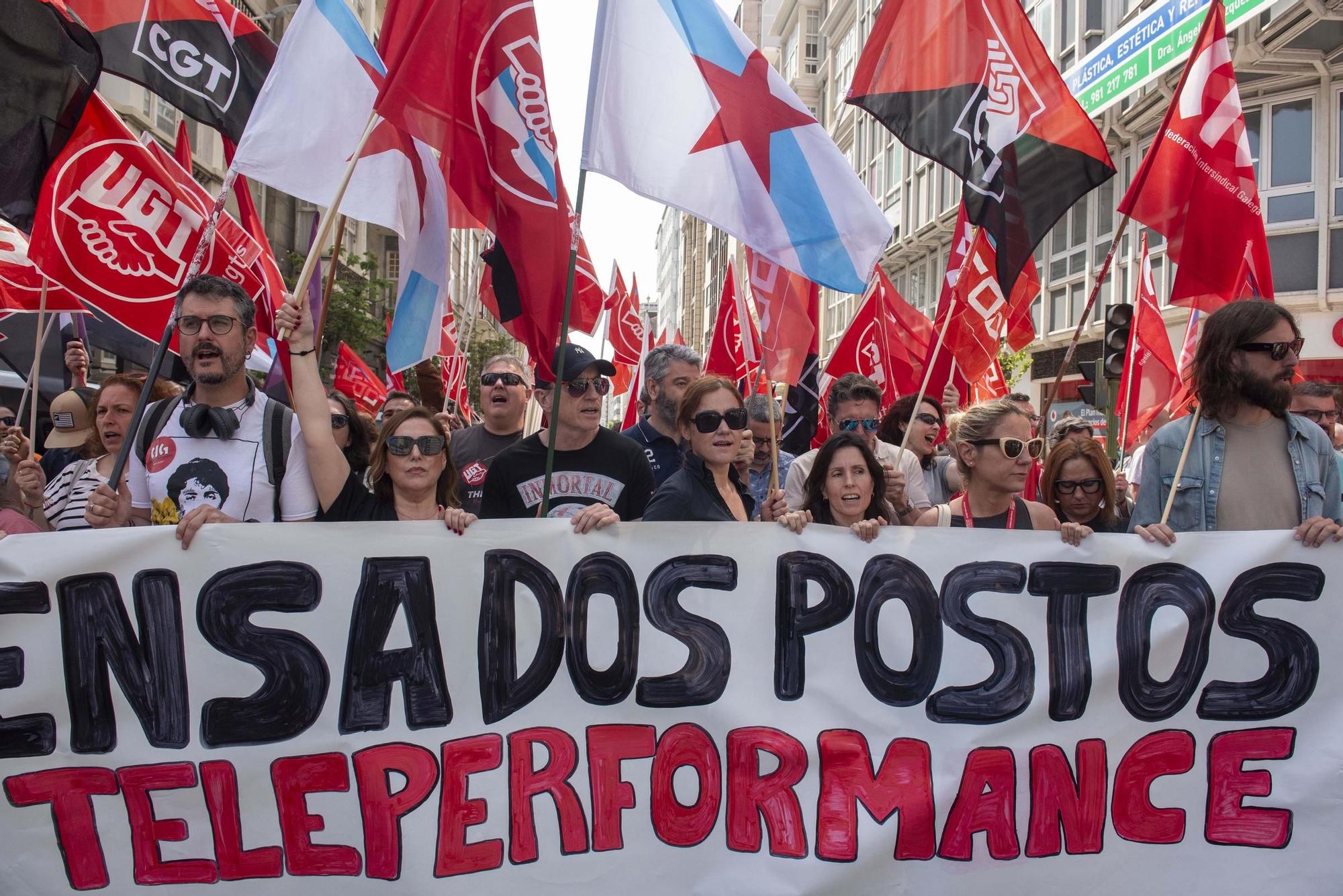 Concentración de trabajadores de Teleperformance en la plaza de Pontevedra