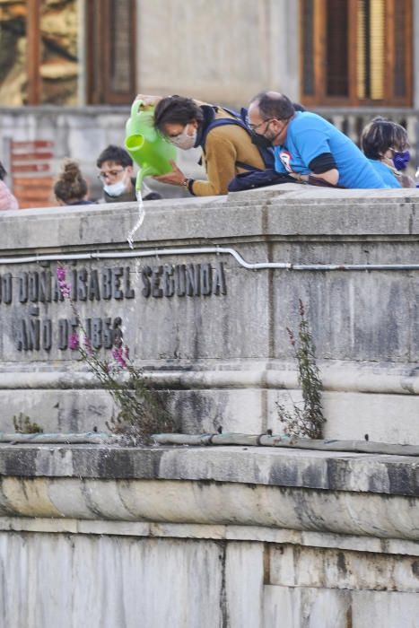 «Palanganada» al pont de Pedra per reivindicar un major cabal al Ter