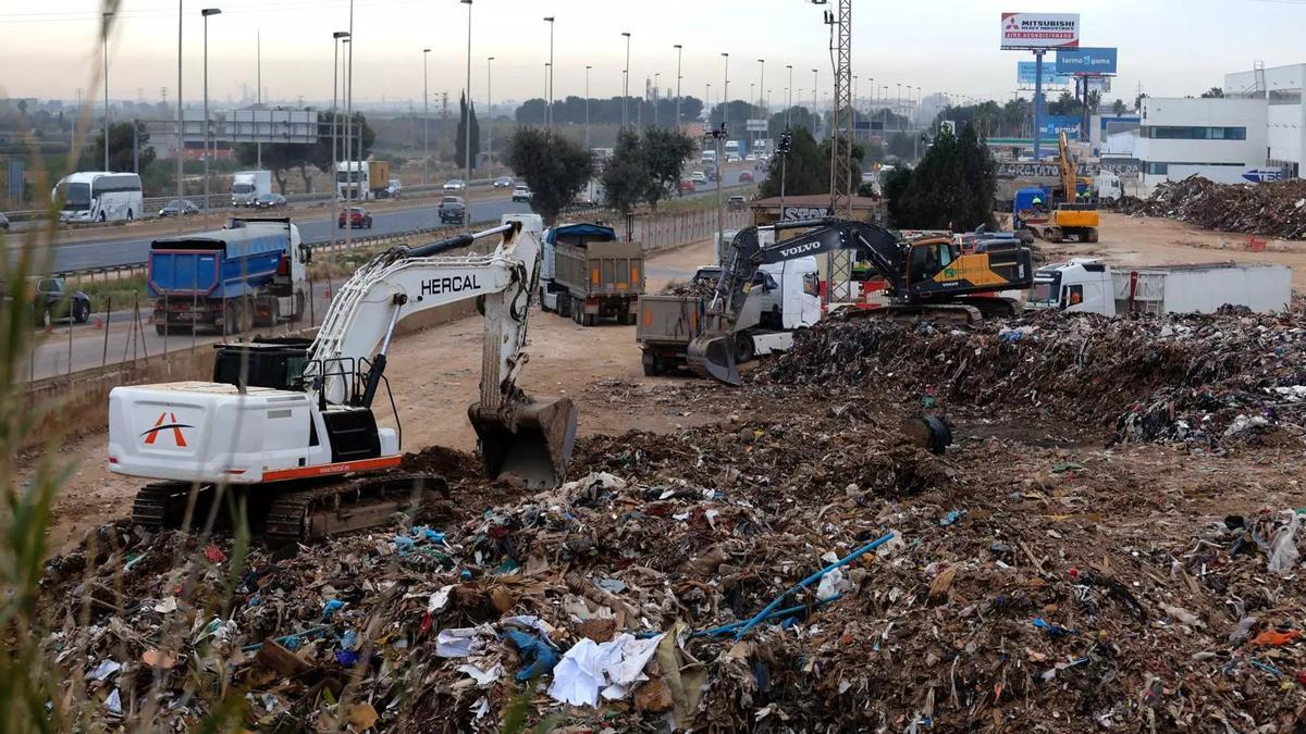 ¿Dónde van las 800.000 toneladas de basura de la DANA?