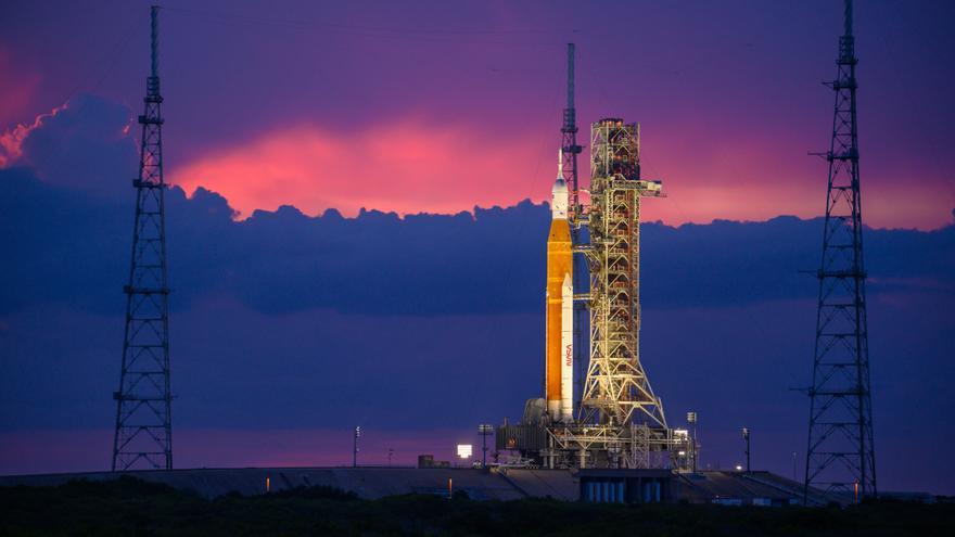 La NASA retrasa por tercera vez el lanzamiento de Artemis I por una tormenta tropical en Florida