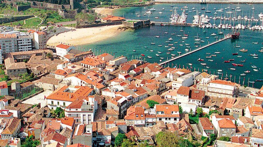 Vista del casco urbano de Baiona. // R. Grobas