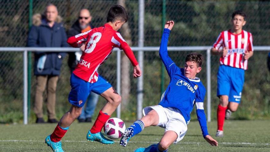 Una acción del duelo de infantiles entre Oviedo y Sporting. | Real Oviedo