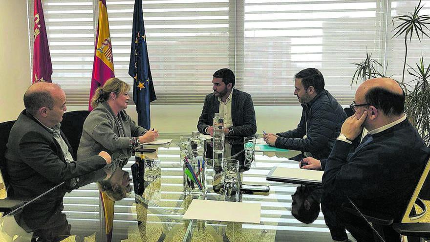 El consejero Luengo se reunió con la responsable de Ciclo Hídrico de Alicante, Ana Iluminada.