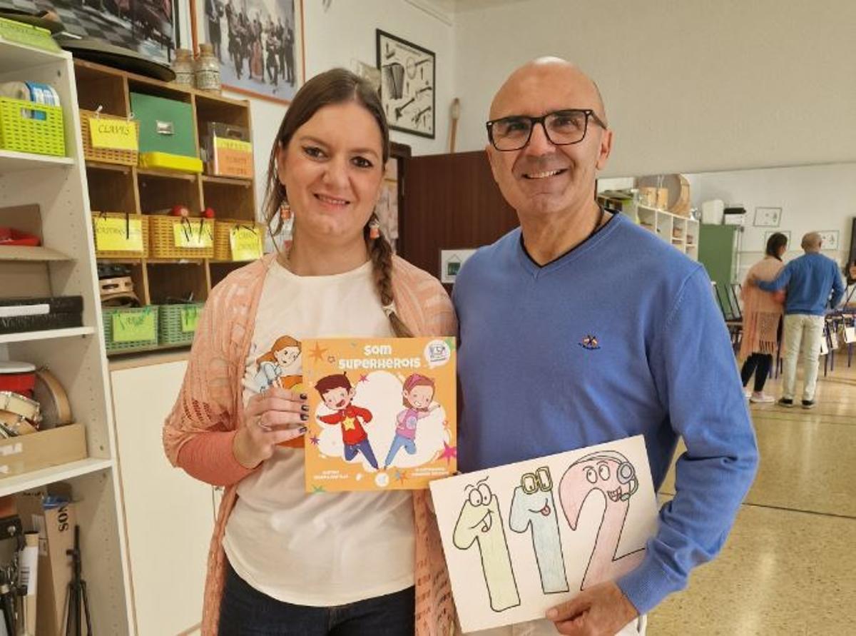 La enfermera Susana Castillo March y el concejal y médico Julián García Polit en el CEIP San Blas de Albal.