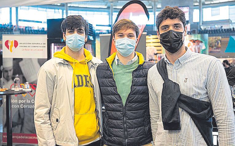 Rodrigo Martín, Pau Vázquez y Pedro Valldaura, estudiantes de Hostelería.