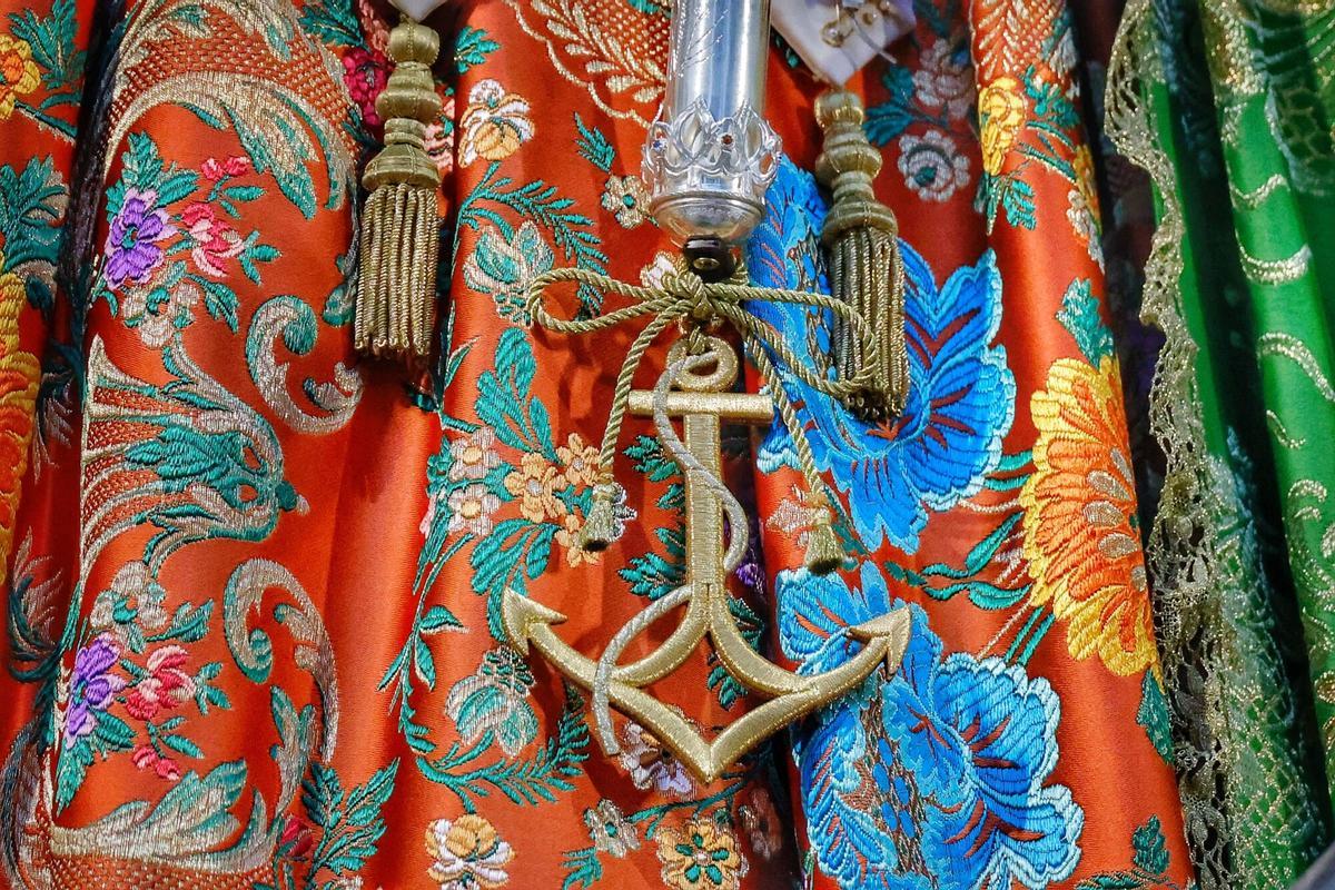 Jaime Estévez se encarga de la preparación de la Virgen de Candelaria para su visita a Santa Cruz