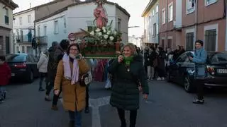 San Lázaro y San Frontis recuperan a Santa Águeda en sus calles