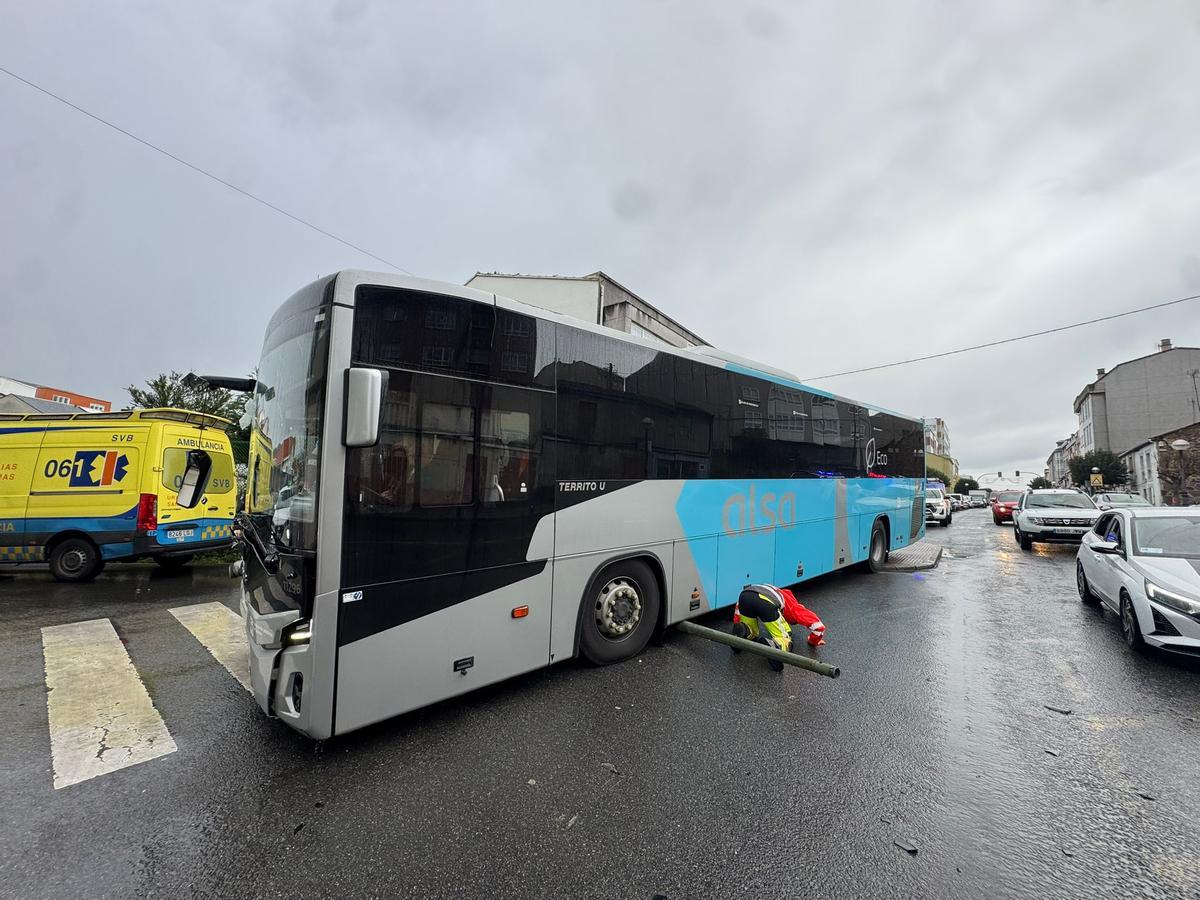 Vista del autobús accidentado.