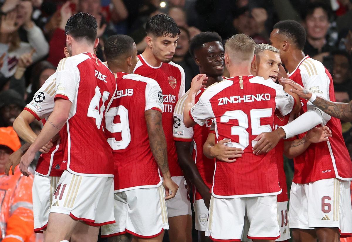 Resumen, goles y highlights del Arsenal 4 - 0 PSV de la Jornada 1 de la Fase de Grupos de la Champions League
