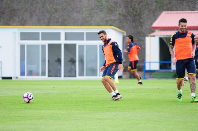 Entrenamiento de la UD Las Palmas en Barranco ...