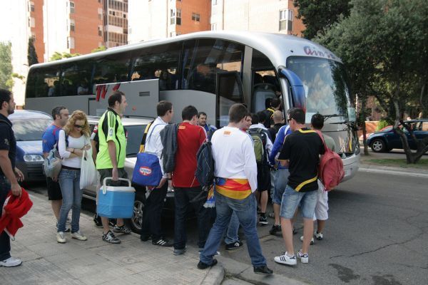 La afición del Real Zaragoza parte hacia Valencia.