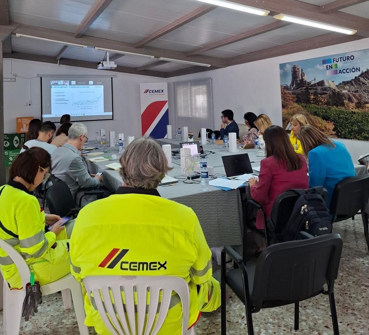 La jornada celebrada por la CEV en lñas instalaciones de CEMEX Alicante.