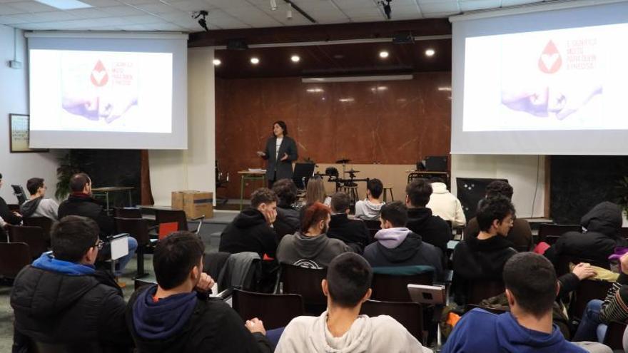 La charla en el instituto 12 de Octubre. // FERNANDO CASANOVA