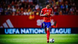 Lamine Yamal, en el partido de la selección española en Murcia contra Dinamarca.