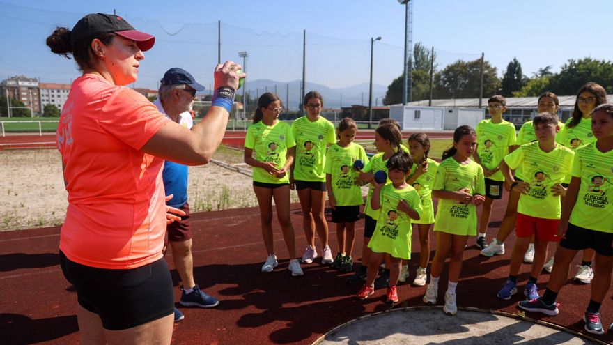 La olímpica Belén Toimil visita la escuela del Mazí