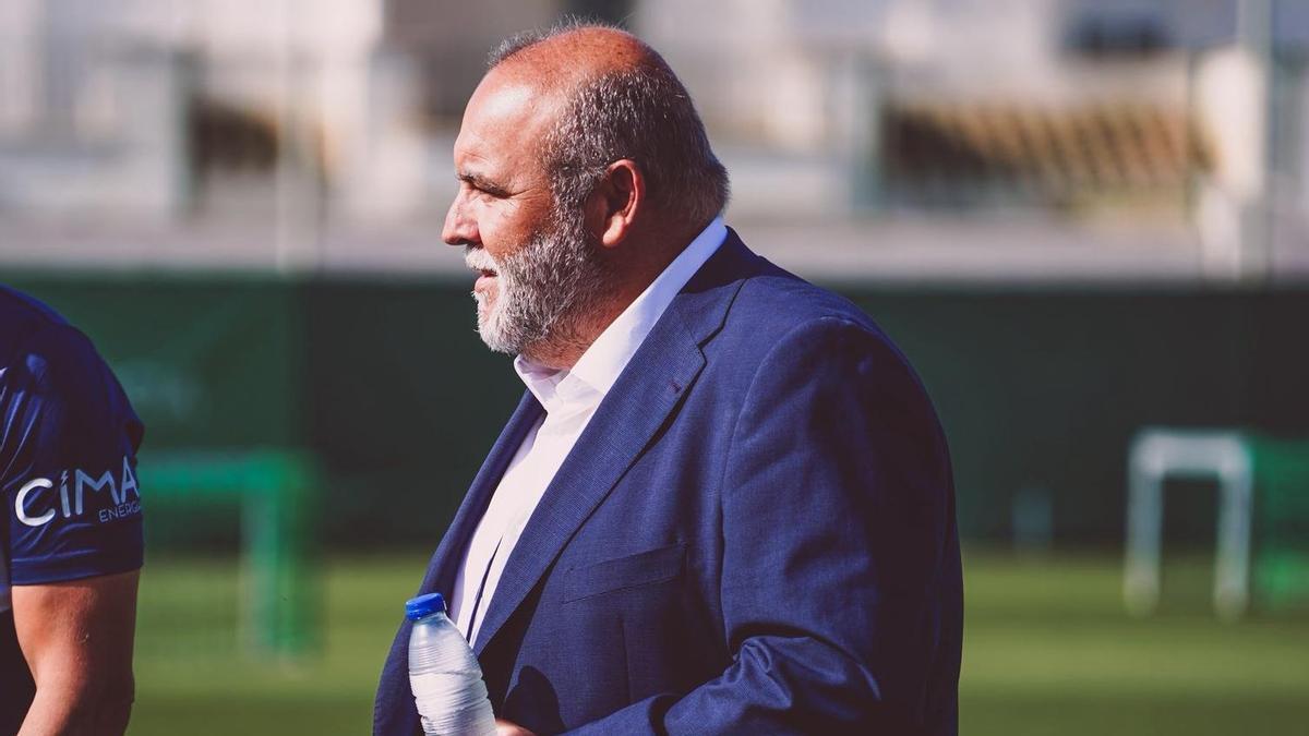 Sánchez Breis, durante un entrenamiento, en su llegada al Murcia.