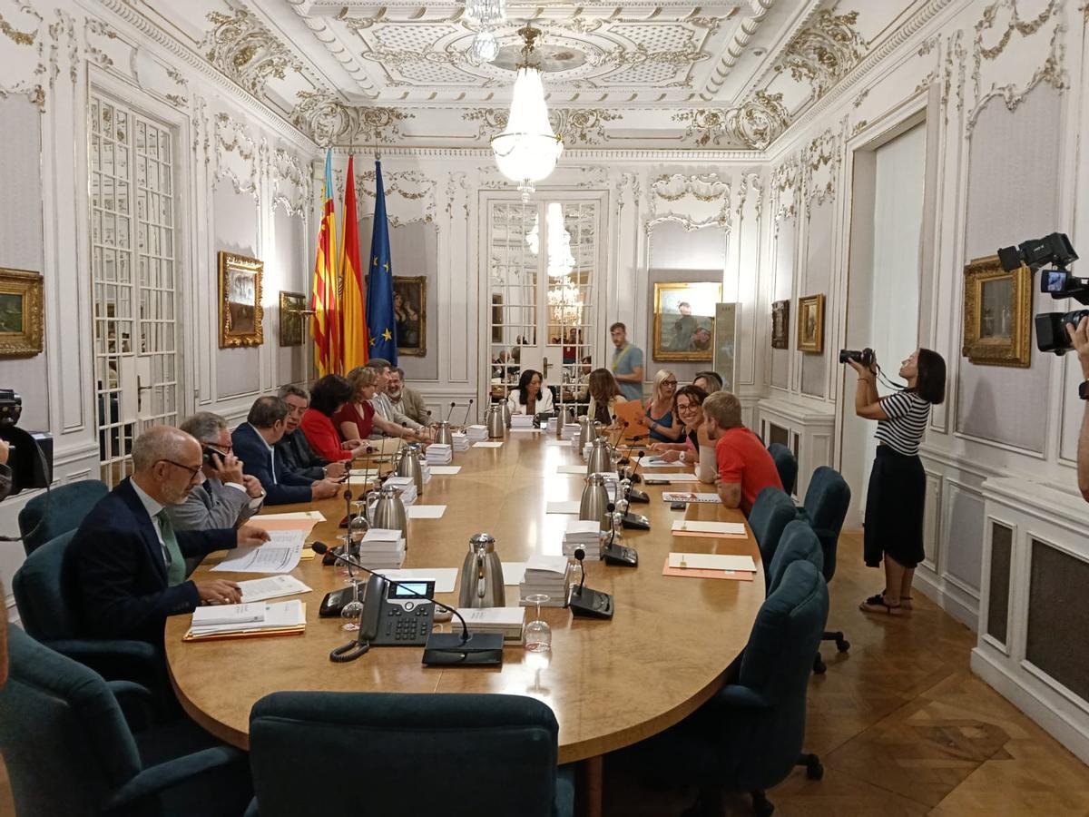 Los miembros de la junta de síndics se reunen este jueves