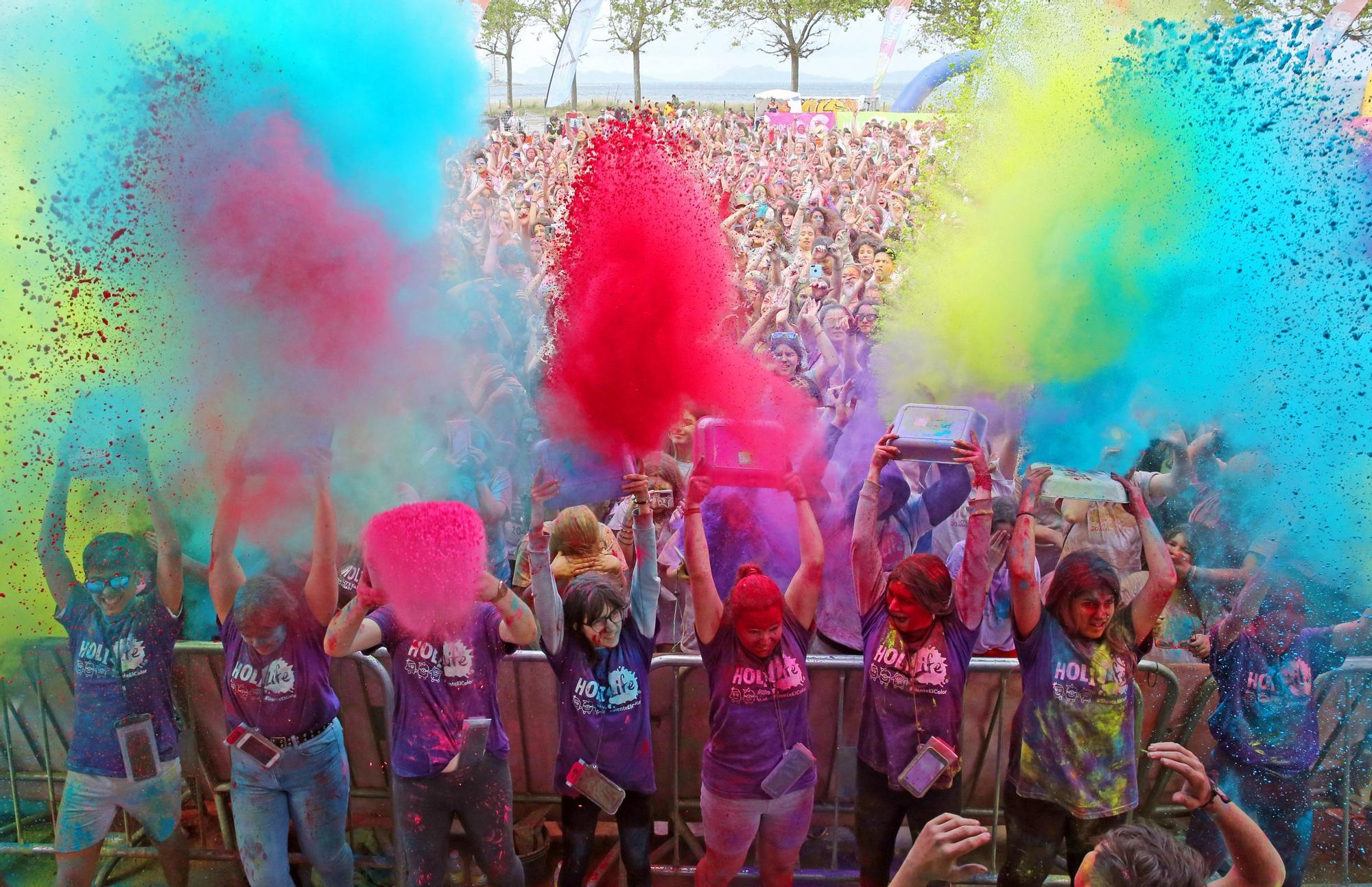 Samil se colorea con los miles de participantes de la Holi Run