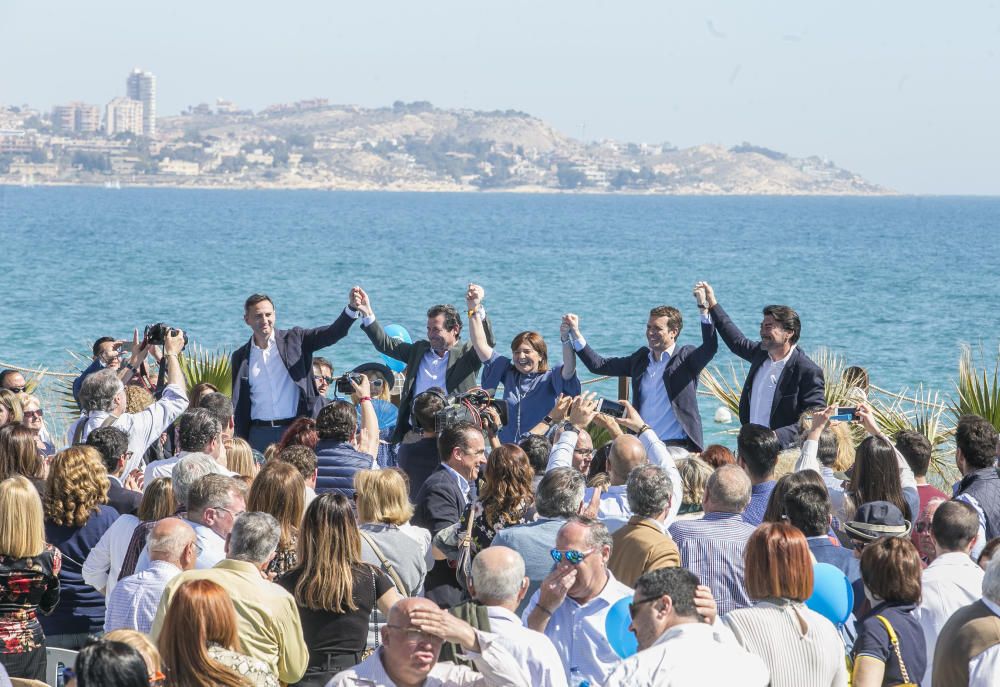 Casado propone en Alicante que todas las oposiciones se desarrollen en castellano.