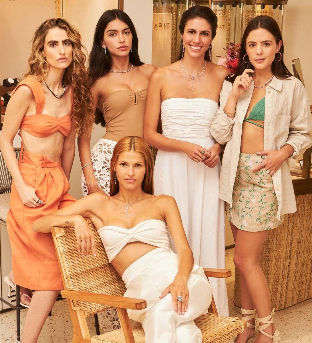 Alejandra Domínguez, Lucía Rivera, Julieta Gracia, Ana Cristina Portillo e Isa Hernáez en la boutique de Rabat en Ibiza