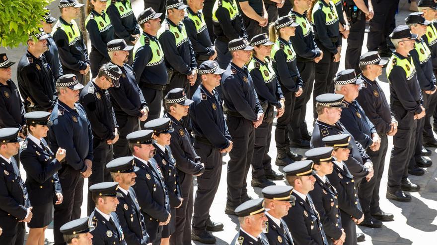 Policías Locales, el sábado, durante el homenaje organizado por el Ayuntamiento de Alicante.