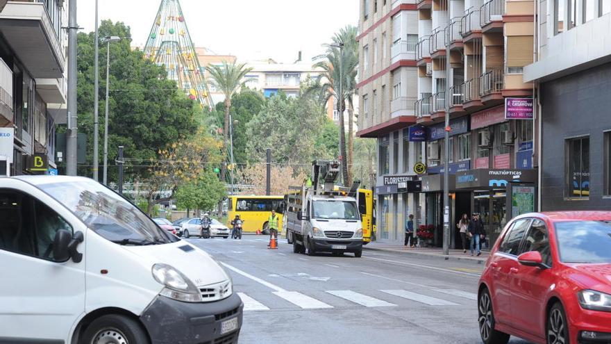 Mañana se cierra al tráfico un carril de la avenida Constitución