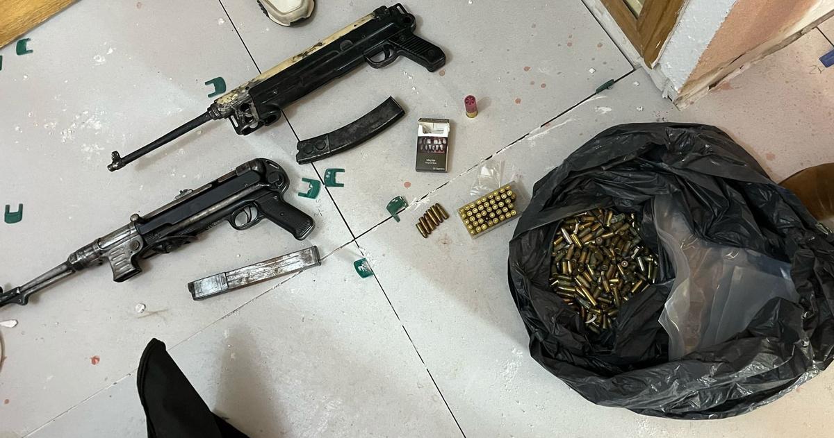 Armas de guerra intervenidas en Orihuela Costa al británico tiroteado diez días antes del crimen esclarecido.