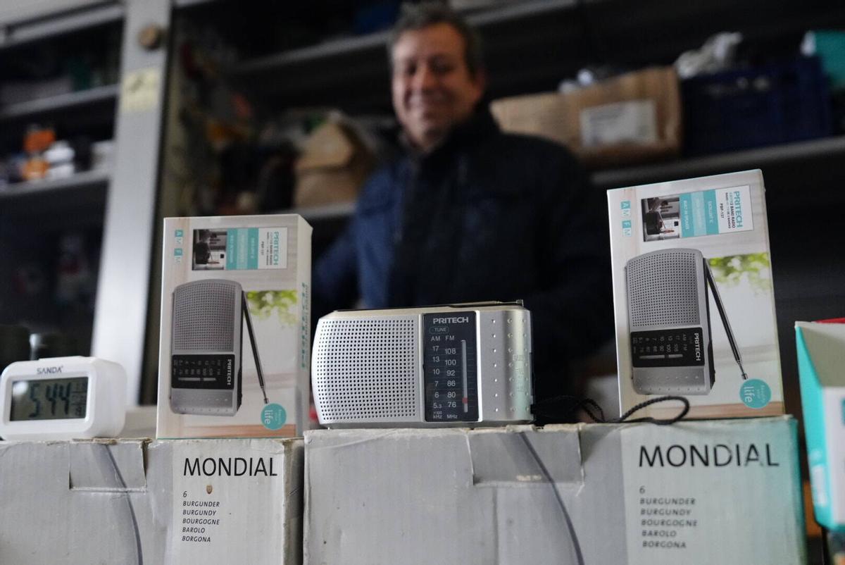 Informarse del apagón a través de la radio