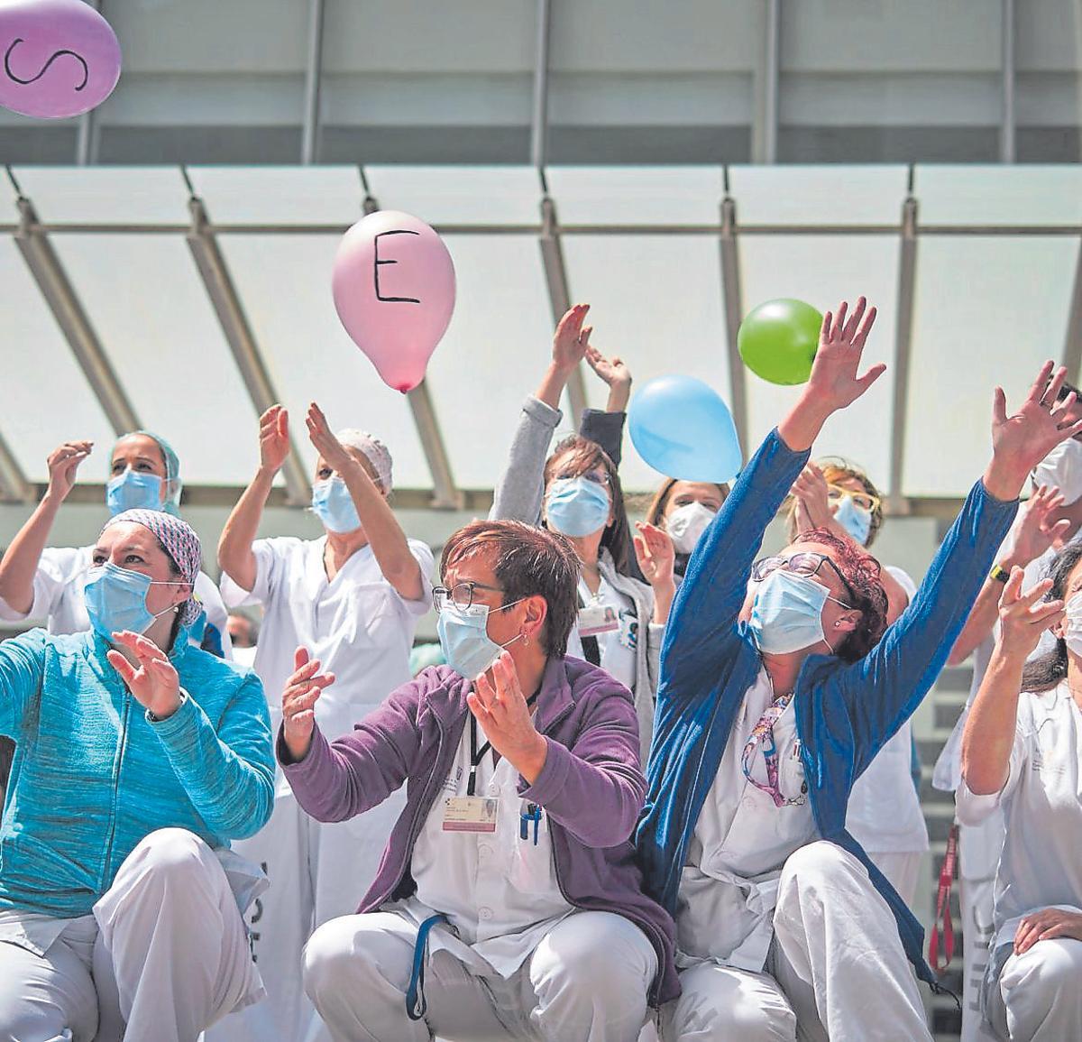 Varias enfermeras celebran su día en Tenerife.