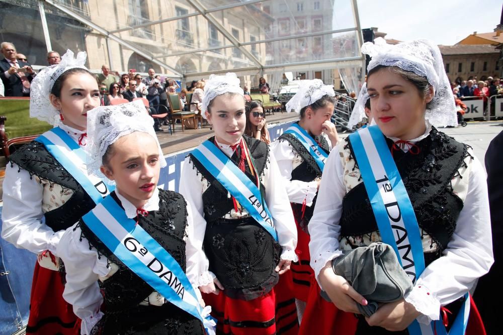 Pregón y desfile de carrozas en las fiestas del Bollo en Avilés