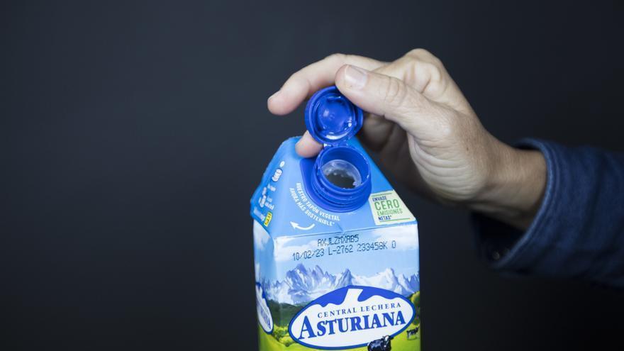 &#039;A leches&#039; con el nuevo tapón de Central Lechera Asturiana