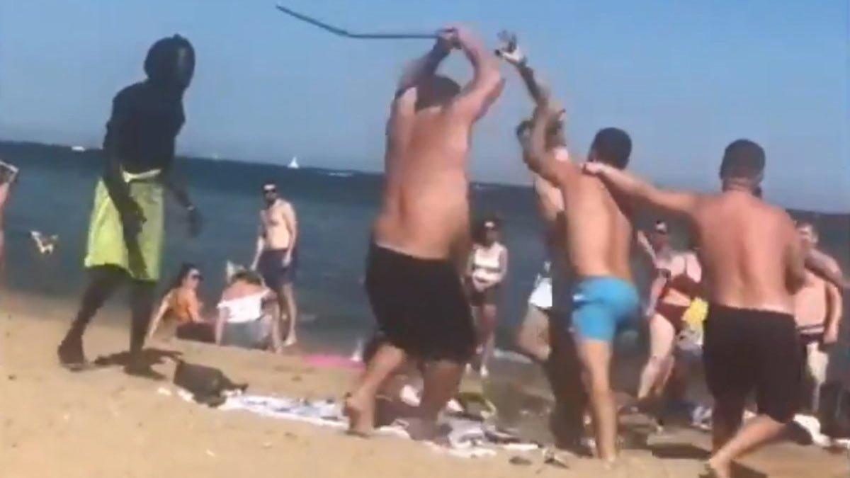 Pelea en una playa de Barcelona