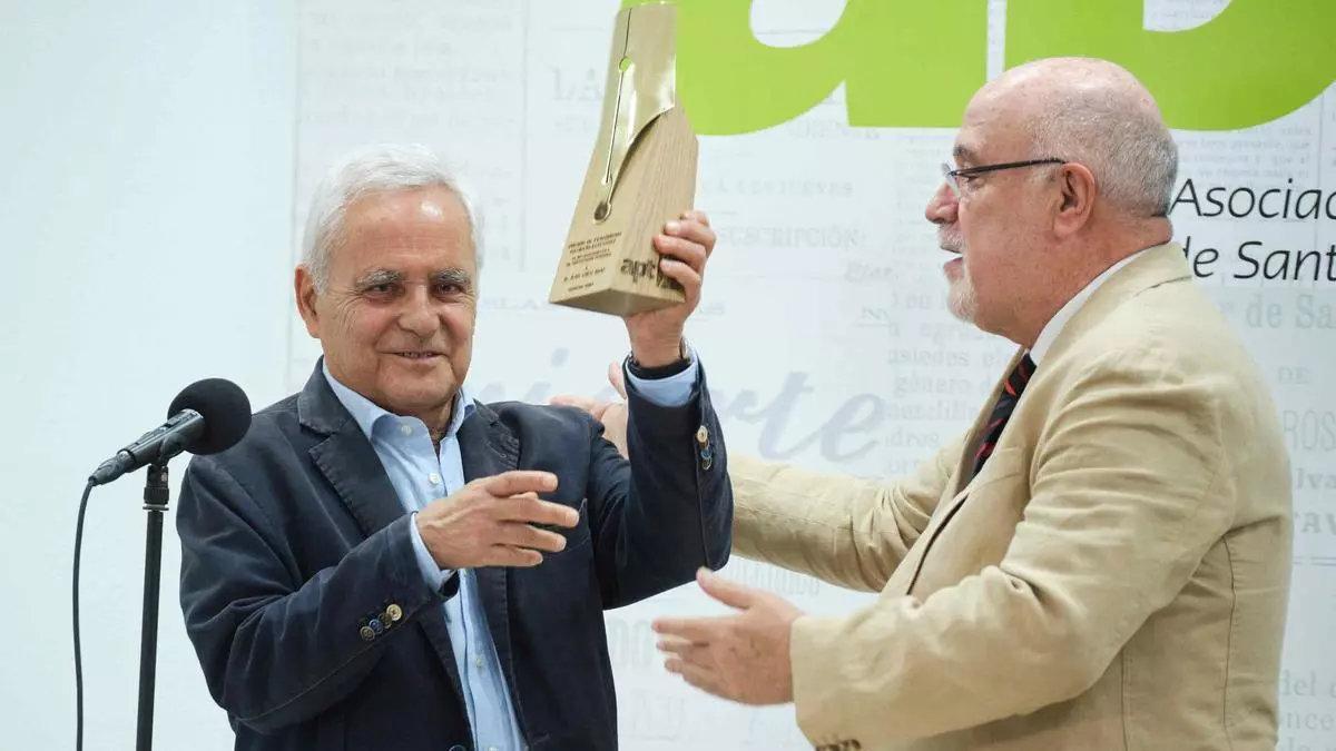 El periodista Juan Cruz en un instante del acto de entrega del Premio Patricio Estévanez.