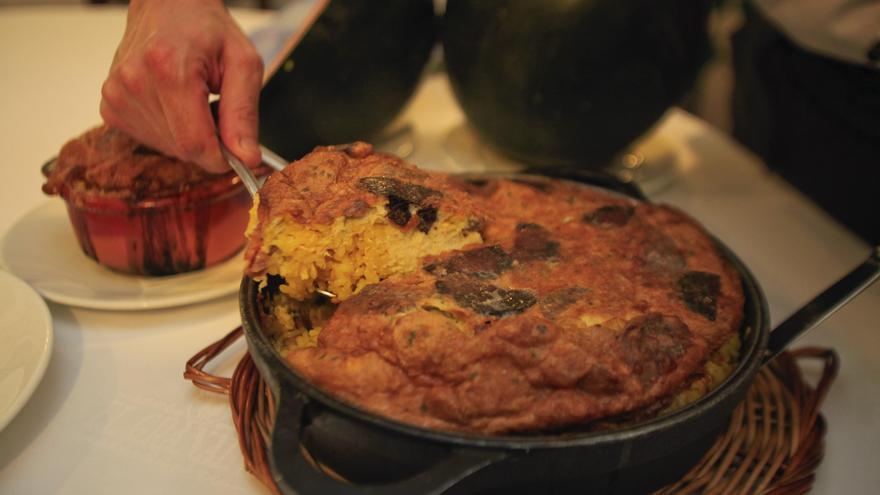 Arroz con costra, la receta tradicional del plato típico de la Vega Baja