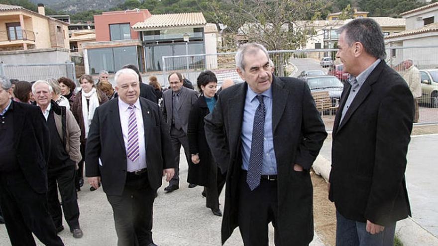 El conseller d&#039;Educació, Ernest Maragall, a punt d&#039;inaugurar l&#039;escola de Palau-saverdera.