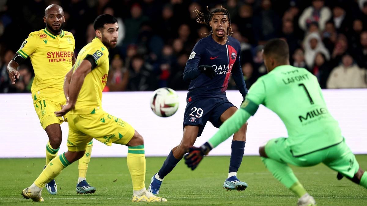 Imagen del choque entre el PSG y el Nantes