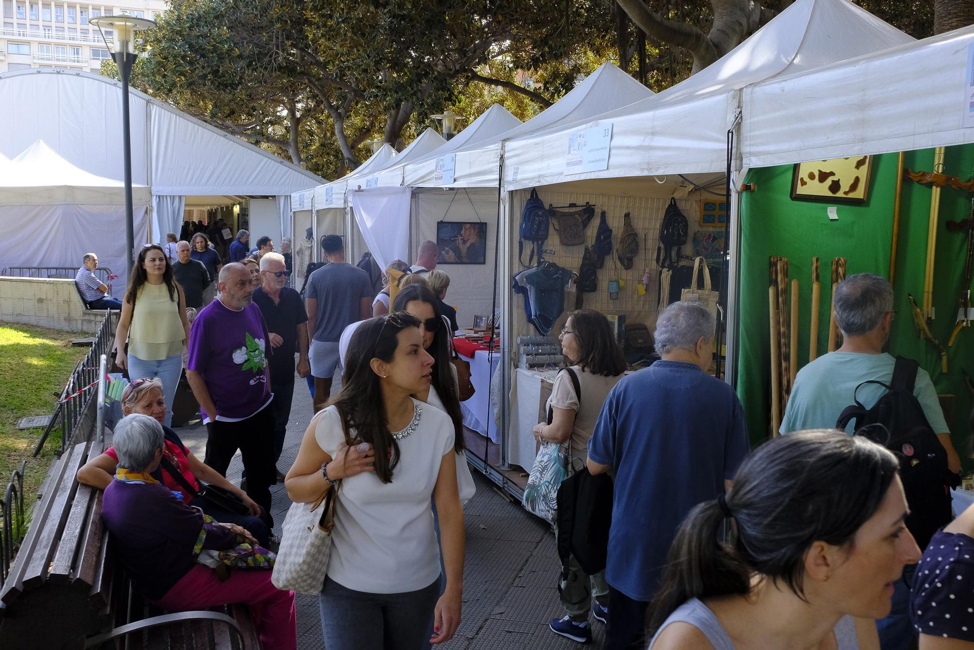Feria de artesanía en el parque de San Telmo