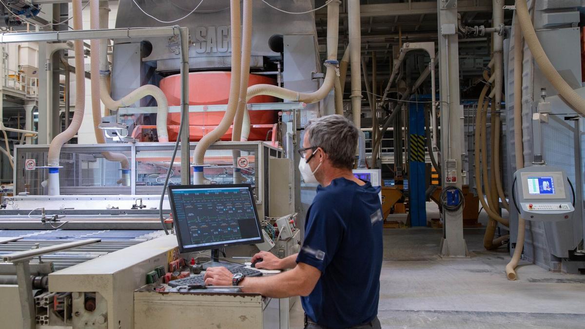 Fábrica productora de baldosas cerámicas.