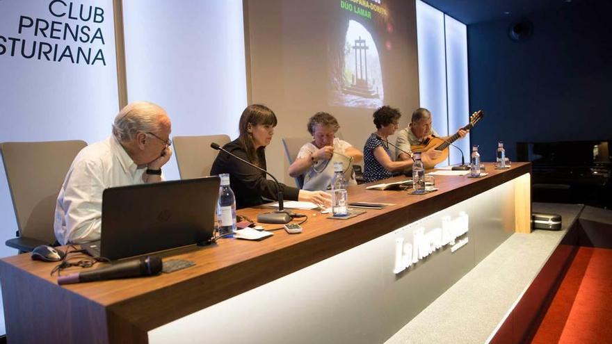 De izquierda a derecha, Carlos Rodríguez, Silvia Álvarez, Dorita García, Laura Nieto y Marcelino García.