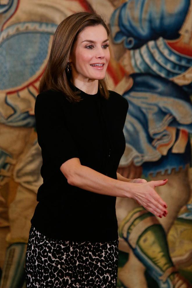 Letizia Ortiz recupera su falda de leopardo de Roberto Verino - Woman Letizia Ortiz recupera su falda de leopardo de Roberto Verino - Woman