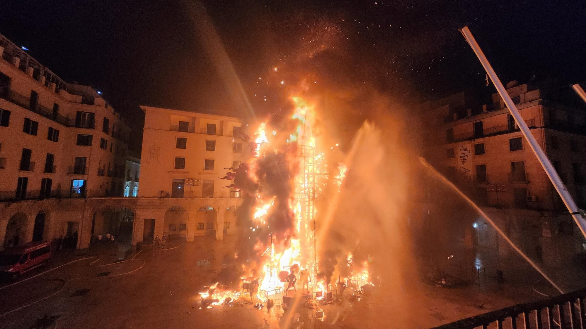 Cremà de la Hoguera Oficial adulta, “Identidad”