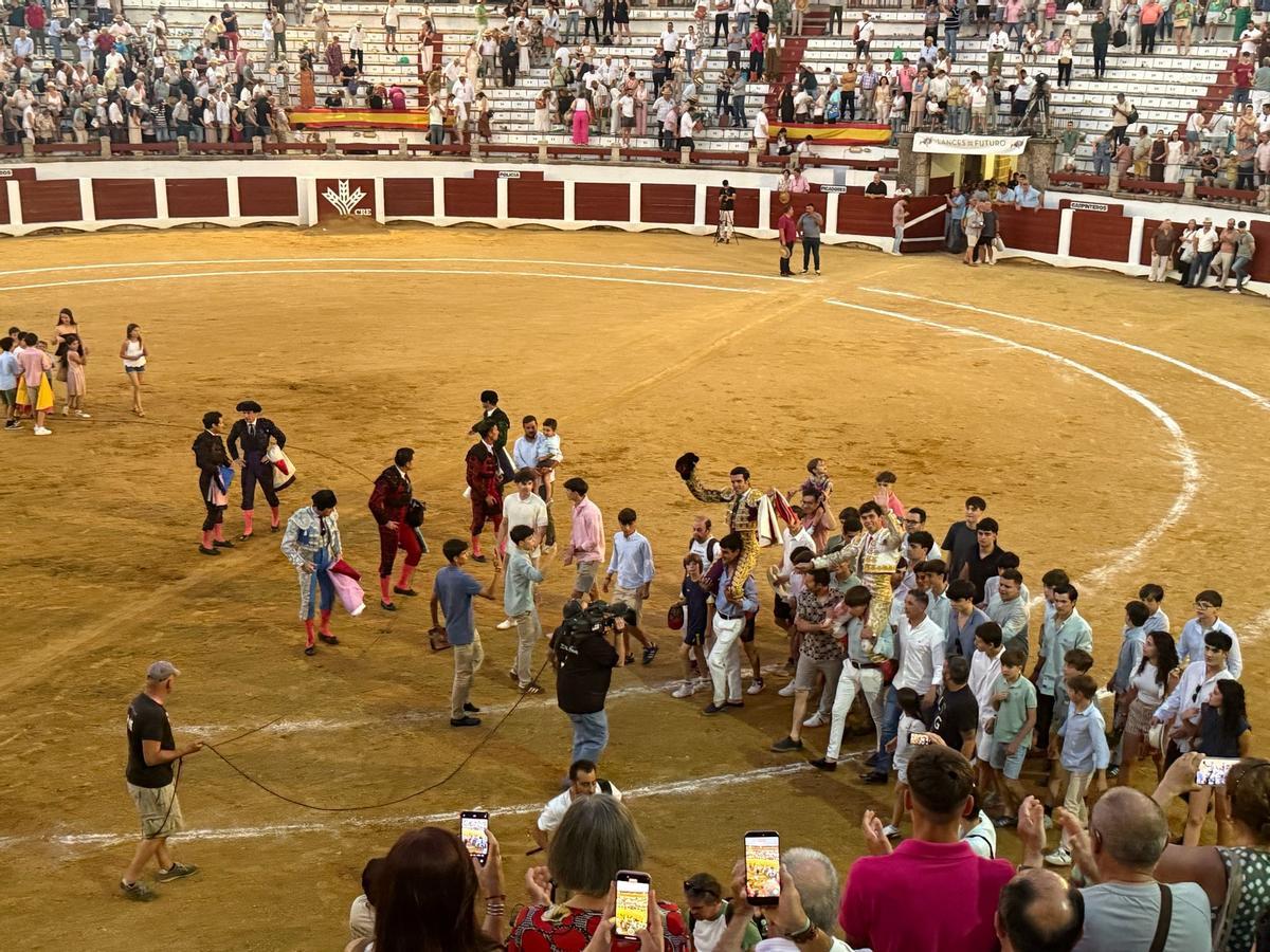 Finaliza la gran corrida de toros en la Feria de Cáceres.