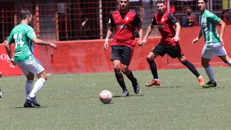 Partido del CD Mensajero contra el Estrella en el estadio Silvestre Carrillo.  | | E.D.