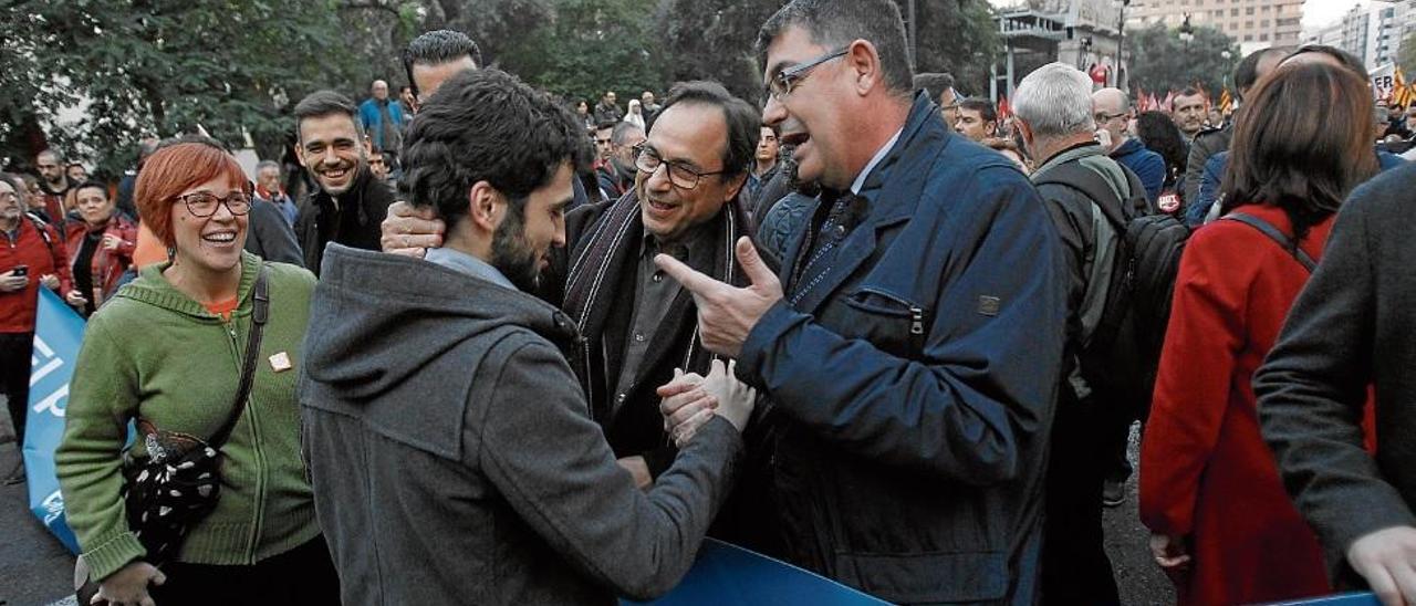 Dirigentes políticos valencianos en la manifestación del 18N por una financiación justa.