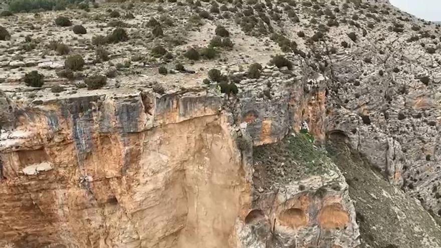 Voladura controlada de rocas en la carretera de Jaraba
