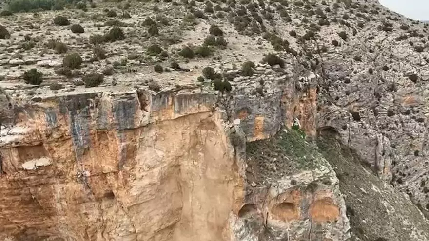 Voladura controlada de rocas en la carretera de Jaraba
